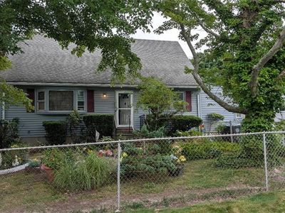 Property at 7 Charlotte Dr, Bristol, RI