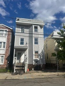 748 S 11Th St