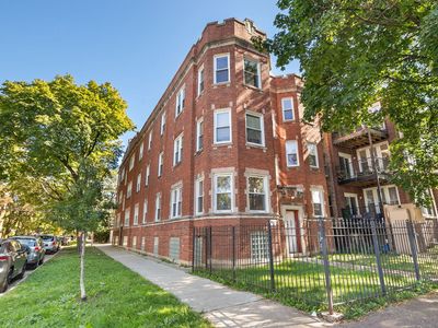 4857 N Lawndale Ave APT 202