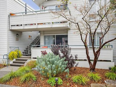 148 Larkspur Plaza Dr