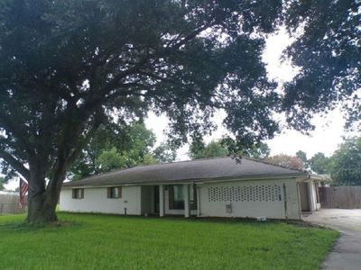 1104 N Dugas Rd