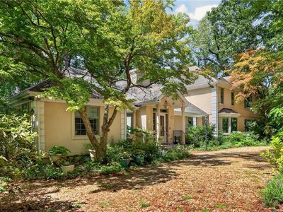800 Linkhorn Dr