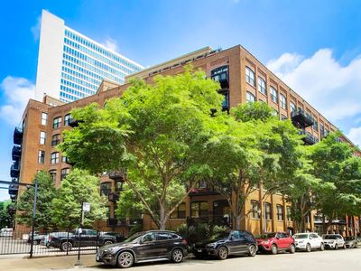 520 W Huron St APT 704