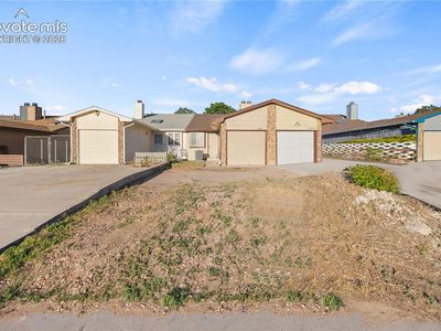 2435 Shawnee Dr