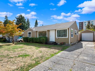 829 NE 189th Street