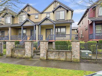 1450 NE Edgefield St