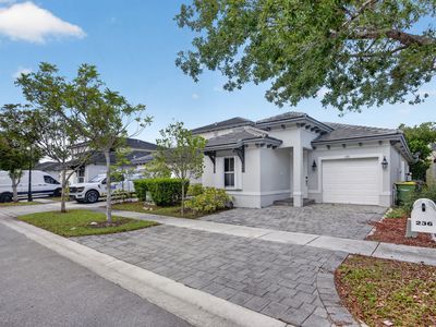 236 SE 32nd Ave
