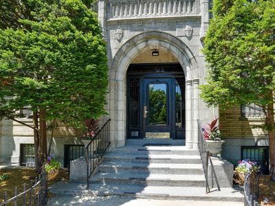51 Park Dr APT 27