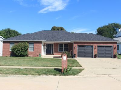 1402 W Masters Ln