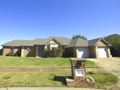 2604 Thomas Dr