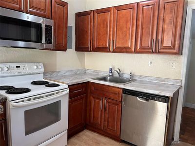 931 NW 34th Way