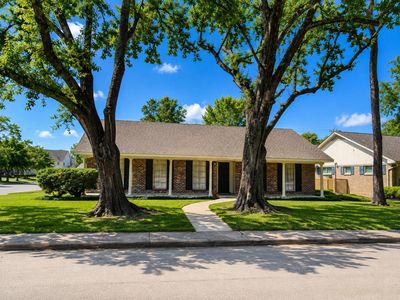 6123 Lynbrook Dr