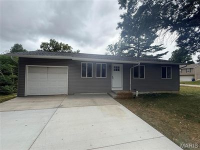 Property at 800 Flora Ave, Warrenton, MO