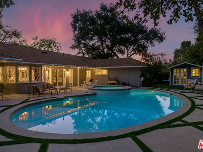 3856 Hayvenhurst Ave