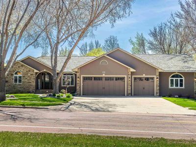 905 W Ralph Rogers Rd