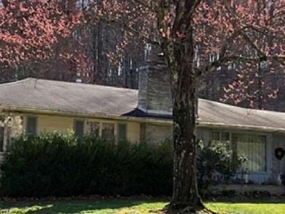 Property at 1535 Pleasant Valley Dr, Newark, OH