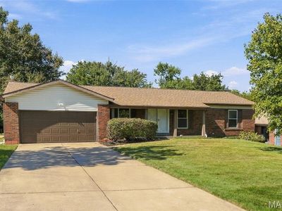 Property at 417 Nottingham Dr, Ballwin, MO