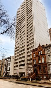 1415 N Dearborn St APT 17D