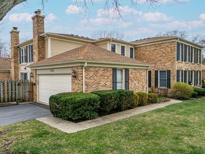 Property at 1122 Creekside Dr, Wheaton, IL