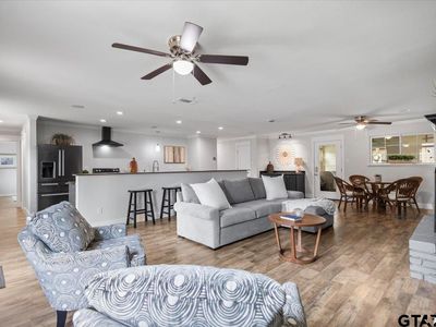 212 Treetop Ln