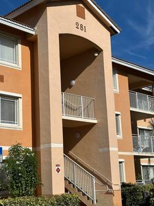 281 SW Palm Drive #201