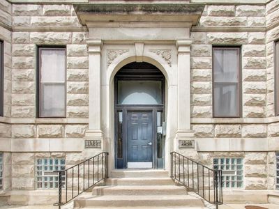 1050 W Foster Ave APT F