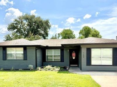 160 Roberts Ave