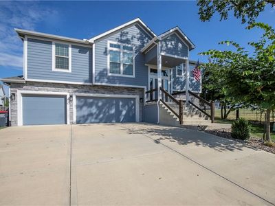 1301 N 160th Ter
