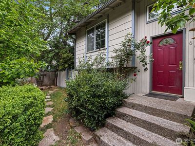 608 School SE