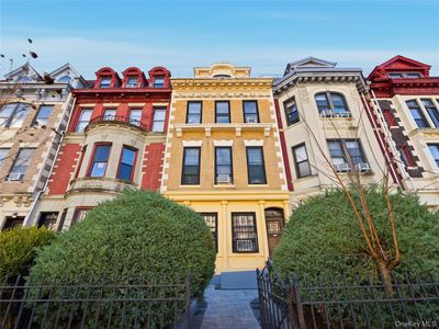 372 Parkside Avenue