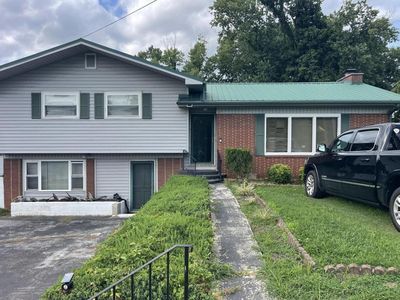 1102 W Chester Ave