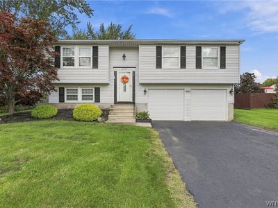 6593 Royal Pkwy S
