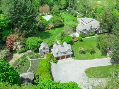 4 Horse Hollow Road