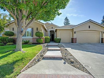 9421 Lakepoint Dr