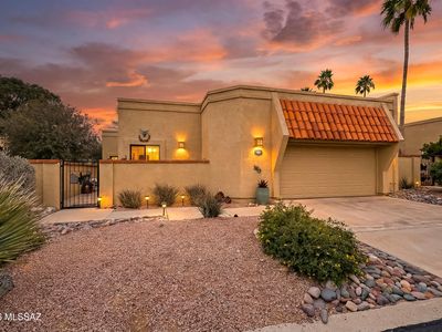 901 E Camino Corrida