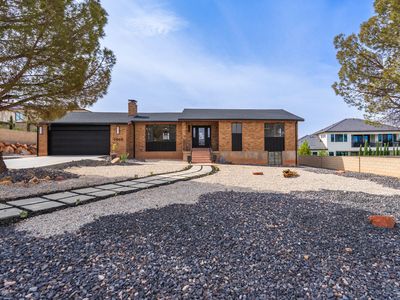 1002 E Crooked Creek Dr
