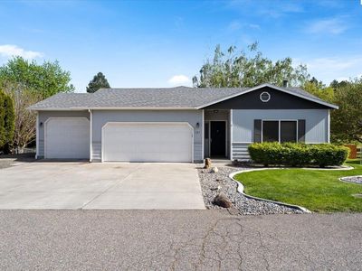 727 W 32nd Ave