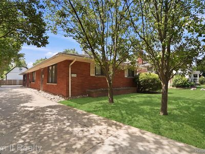 219 W Twelve Mile Rd