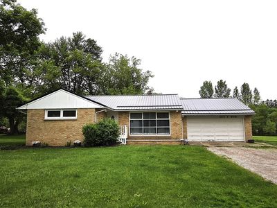 3213 E Main St