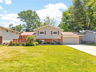 Property at 5051 Berkshire Dr, North Olmsted, OH