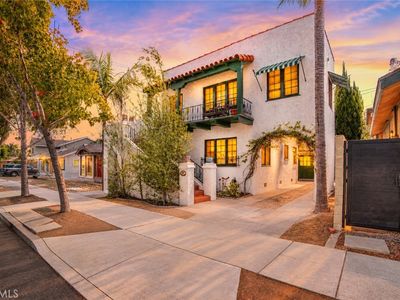 1052 Ximeno Ave