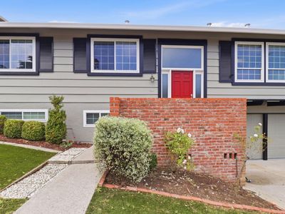221 Merced Dr