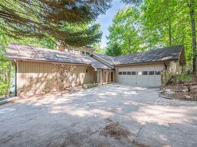137 Broadwater Ct