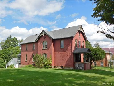 85 W Main St