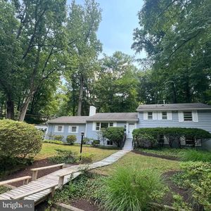 6501 Lakeview Dr