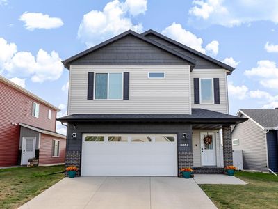 8081 Goldfinch Dr