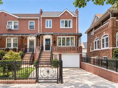 228 Bay 8th St