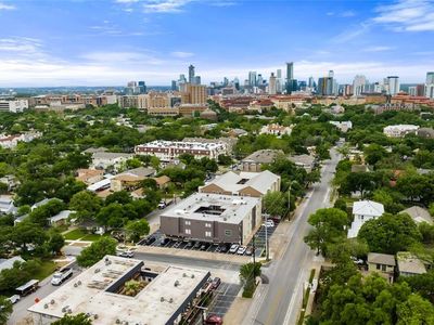 206 E 33rd St #208