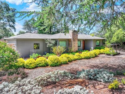 3 Rosemont Circle