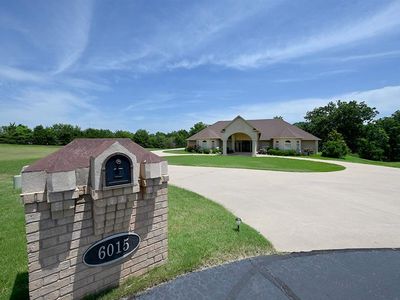 6015 N Chateau Ct